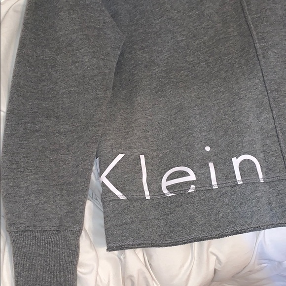 Calvin Klein Crew Neck💫 - Picture 3 of 3